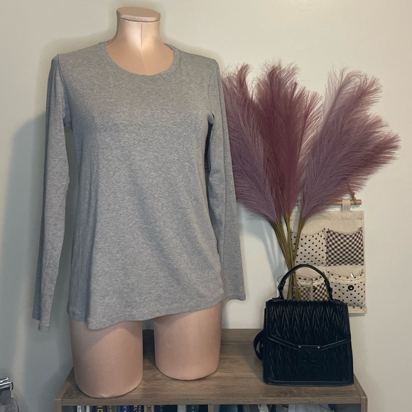 Uniqlo Women's Grey Long Sleeve Shirt - Size: Medium - Picture 2 of 6